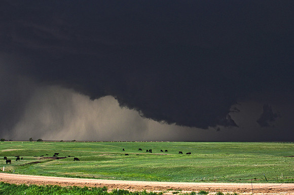 Wall cloud SW of Hays, KS: May 18,2013